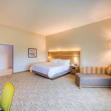 Holiday Inn Express & Suites - Remington By Ihg Exterior foto