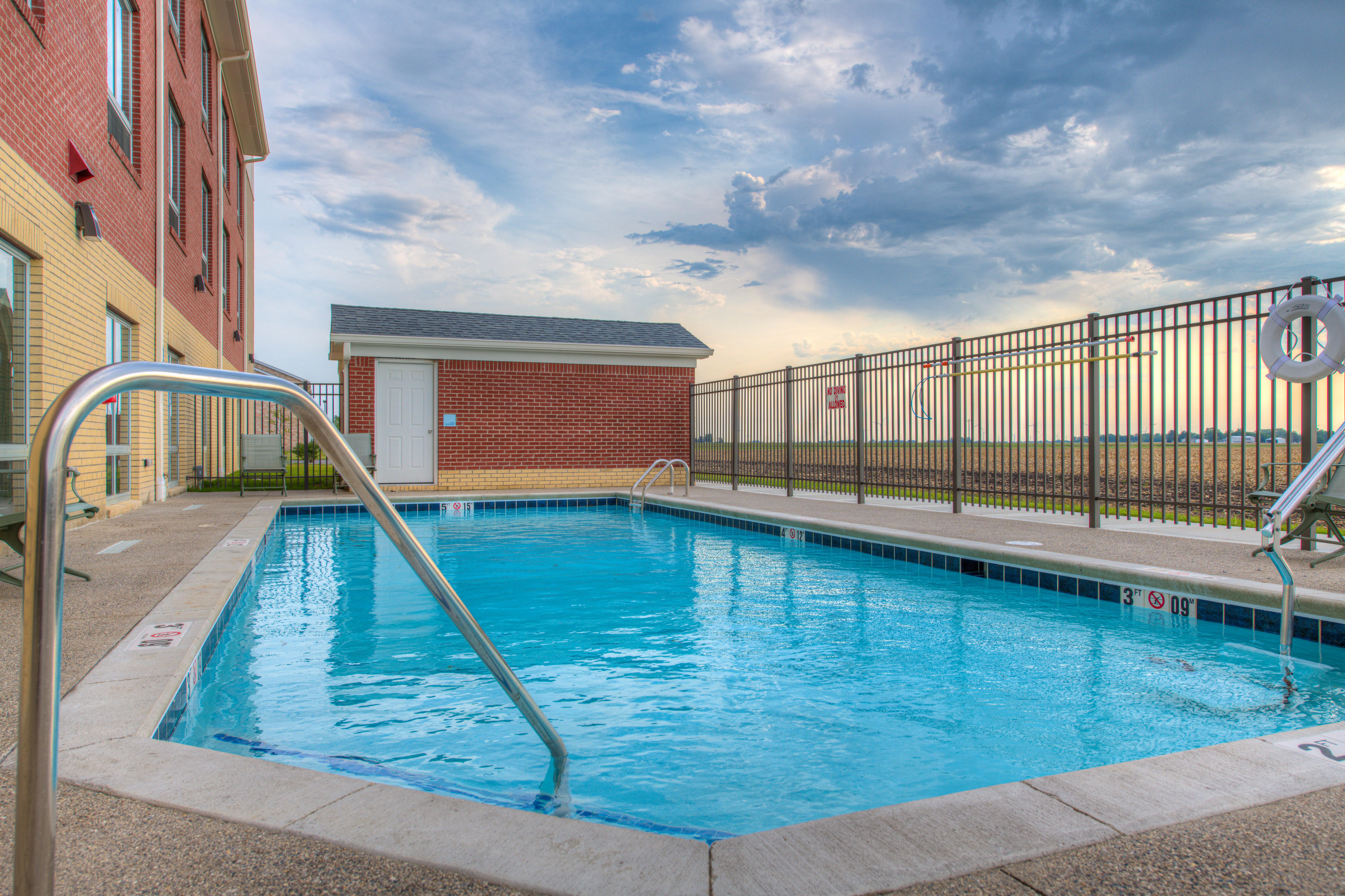 Holiday Inn Express & Suites - Remington By Ihg Exterior foto